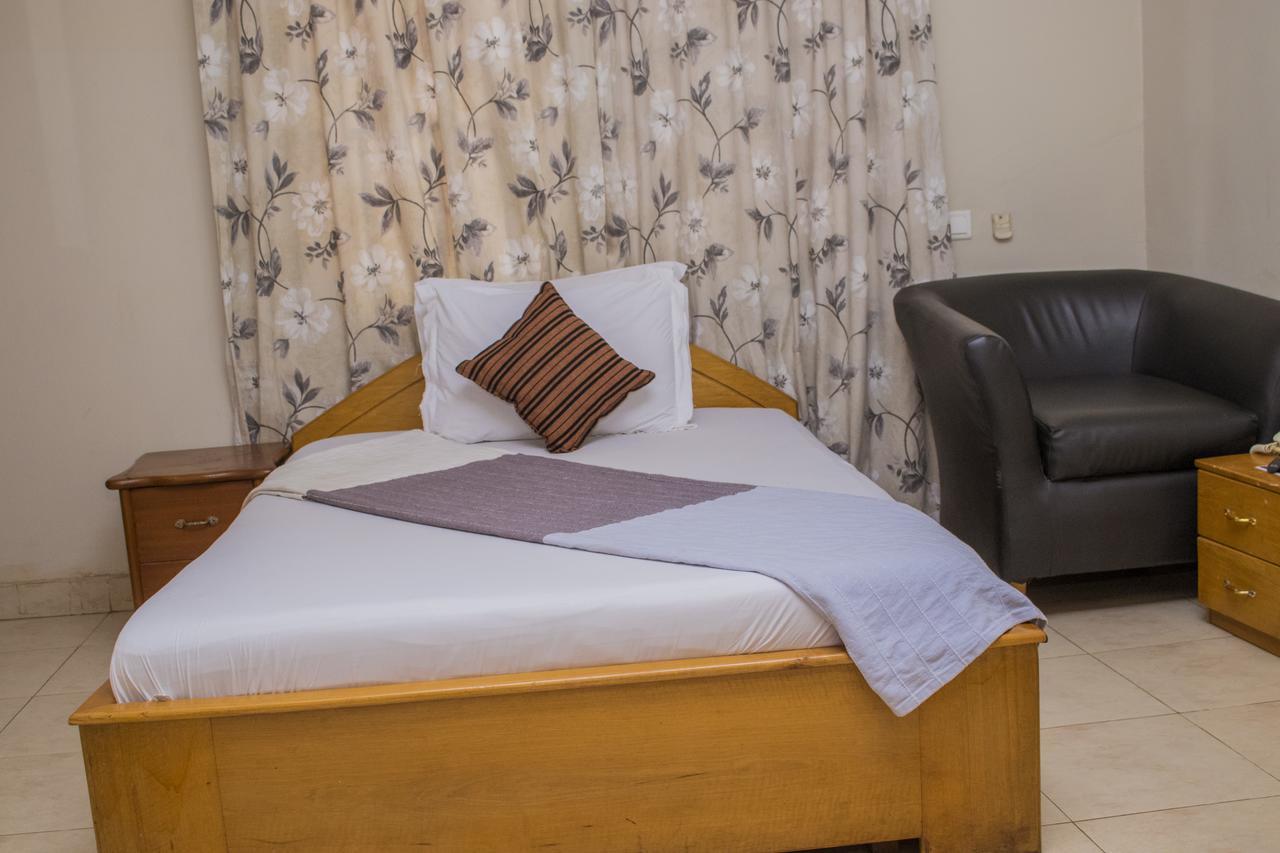 Lovista Hotel North Legon Экстерьер фото